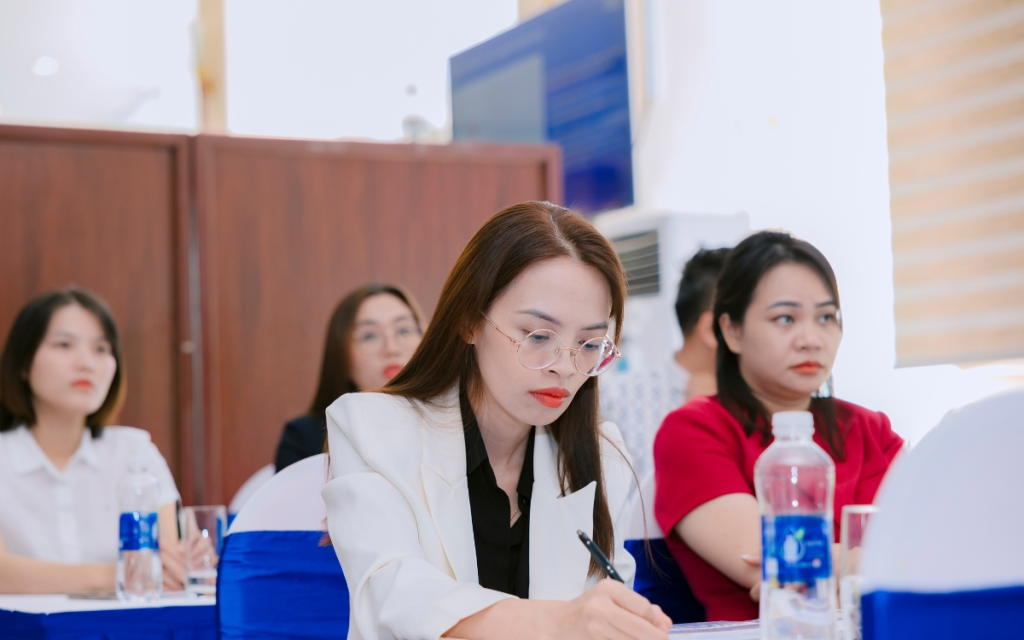 Phương Tỷ Phú cùng đồng nghiệp tham dự hội thảo kết nối đầu từ tài chính và bất động sản